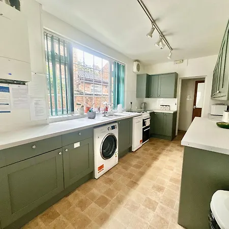 Holiday home Nunmill Nest By Bishy Road With Free Parking