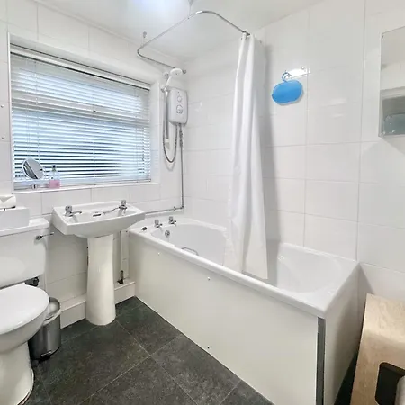 Nunmill Nest By Bishy Road With Free Parking *