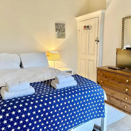 בית נופש Nunmill Nest By Bishy Road With Free Parking