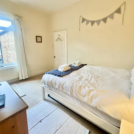 Prázdninový dům Nunmill Nest By Bishy Road With Free Parking *