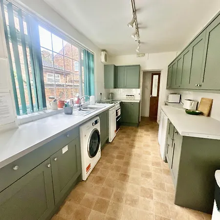 Nunmill Nest By Bishy Road With Free Parking * York